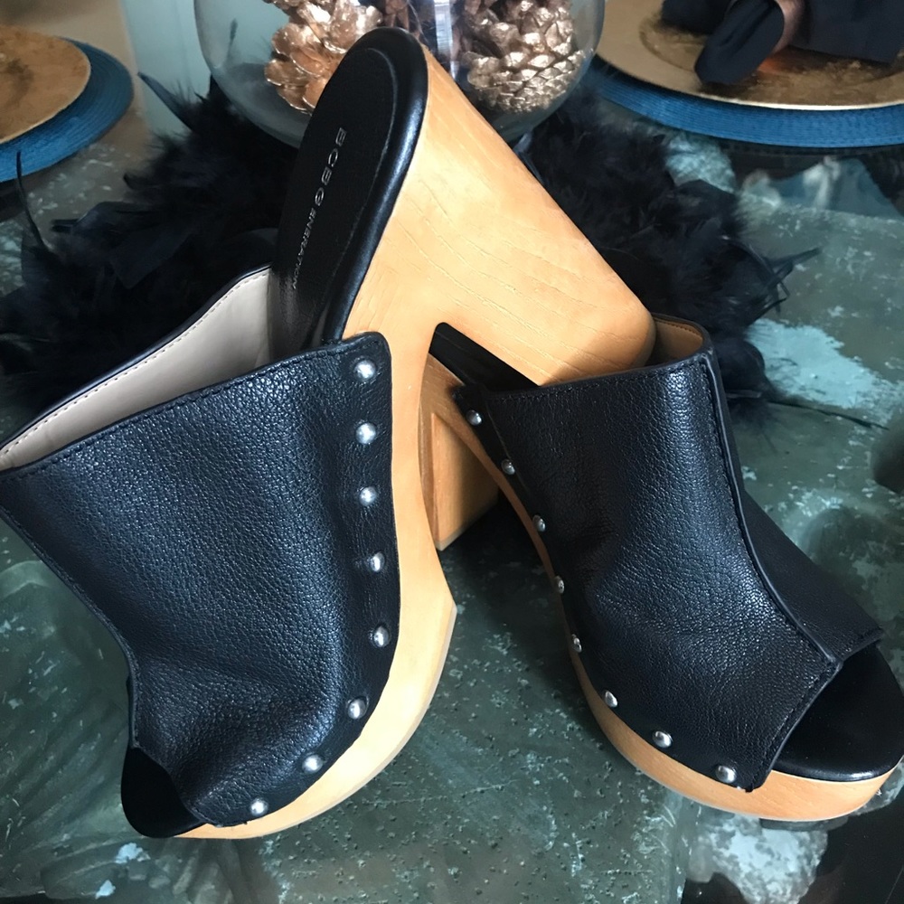 BCBG black leather mule